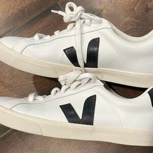 Veja Off-White Sneakers with Black Details